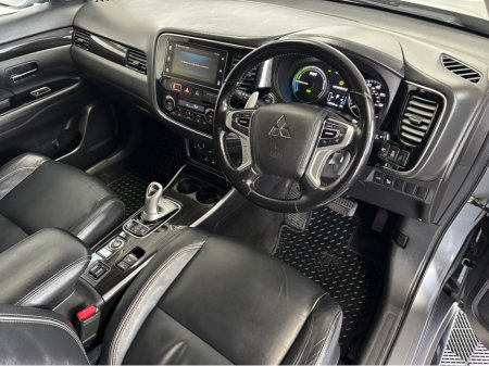 2018 Mitsubishi Outlander - thumbnail 13