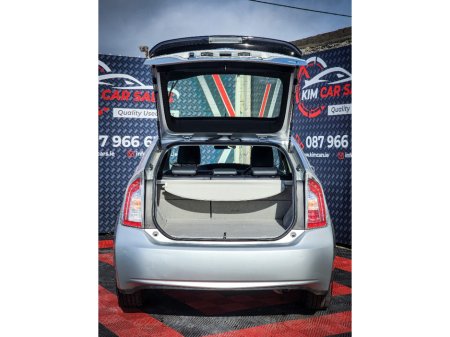 2015 Toyota Prius - thumbnail 15