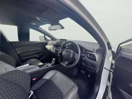 2020 Toyota C-HR - photo 2