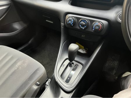 2021 Toyota Yaris - thumbnail 15