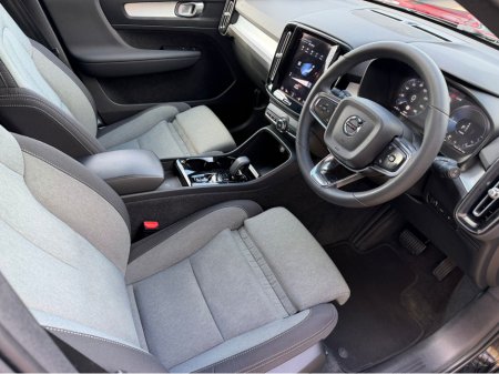 2023 Volvo XC40 - thumbnail 9