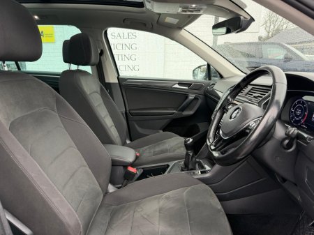 2017 Volkswagen Tiguan - thumbnail 14