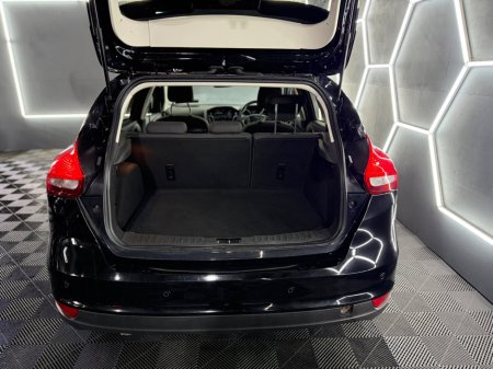 2017 Ford Focus - thumbnail 13