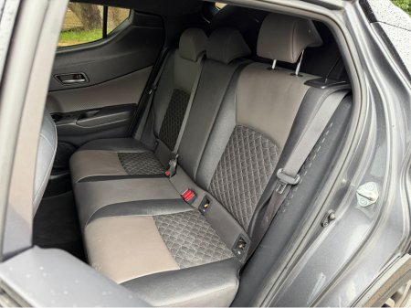 2023 Toyota C-HR HYBRID..Keyless Entry..Apple CarPlay €22,750 thumbnail