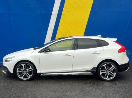 2018 Volvo V40 D4 CROSSCOUNTRY 2.0D // PAN ROOF // DIGITAL CLUSTER // ADAPTIVE CRUISE CONTROL €17,900