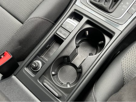 2020 Volkswagen Golf COMFORTLINE AUTOMATIC 1.2 PETROL //ONLY 7348 MILES//REVERSE CAMERA//KEYLESS ENTRY//ADAPTIVE CRUISE CONTROL//BLIND SPOT WARNING// €21,950 thumbnail