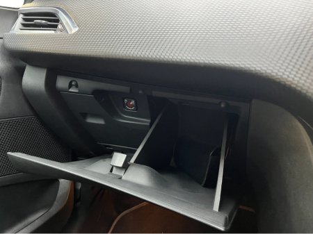 2019 Peugeot 2008 €15950! 2019 PEUGEOT 2008 ALLURE 1.2 AUTOMATIC / REVERSE CAMERA / HEATED SEATS / PANORAMIC SUNROOF €15,950 thumbnail