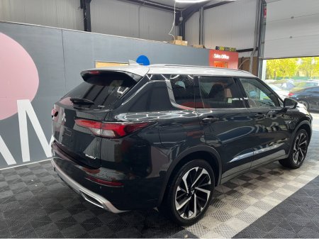 2024 Mitsubishi Outlander - photo 2