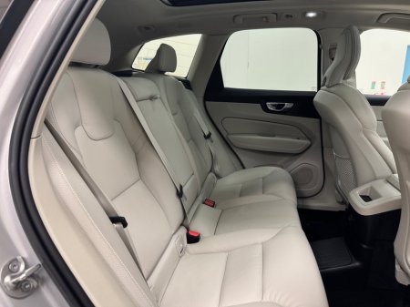 2023 Volvo XC60 T6 Recharge PHEV 350hp AT8 Core €53,500 thumbnail