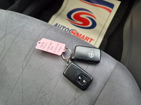 2012 Toyota Prius - thumbnail 26