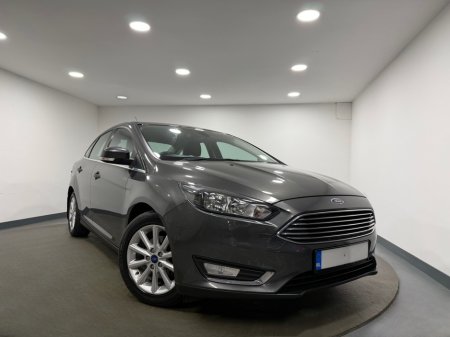 2017 Ford Focus - thumbnail 5