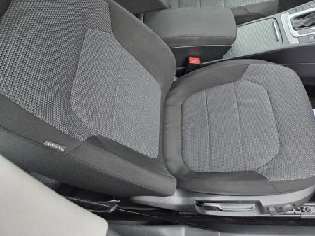 2011 Volkswagen Passat - thumbnail 20