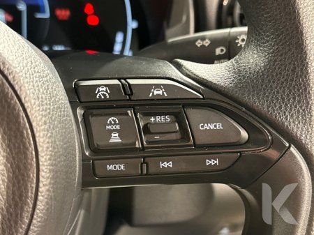 2024 Toyota Yaris - thumbnail 18