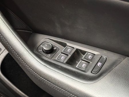 2018 Volkswagen Passat - thumbnail 25