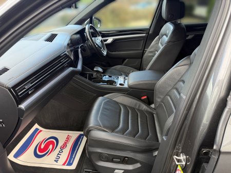 2019 Volkswagen Touareg - thumbnail 19