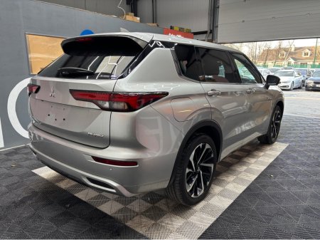 2024 Mitsubishi Outlander - thumbnail 2