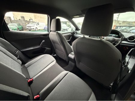 2023 SEAT Ibiza Folding Mirrors...Background Lighting €17,400 thumbnail