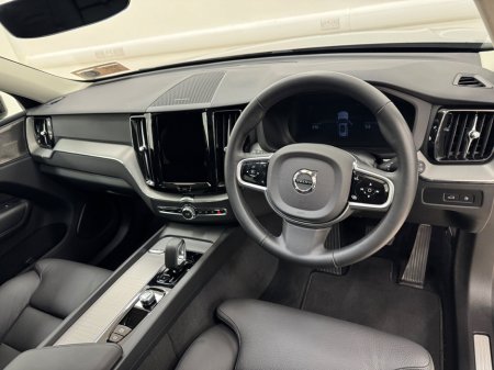 2025 Volvo XC60 T6 AWD PHEV Plus Dark €66,000 thumbnail