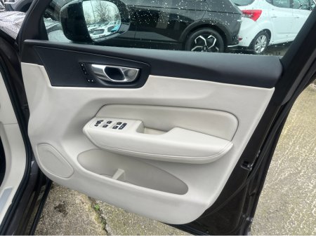 2023 Volvo XC60 T6 PHEV PLUS DARK AWD 2.0 PETROL //PANORAMIC GLASS ROOF//FULL LEATHER HEATED SEATS//ADAPTIVE CRUISE CONTROL// thumbnail