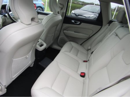 2024 Volvo XC60 T6 PHEV PLUS BRIGHT AWD 5 thumbnail