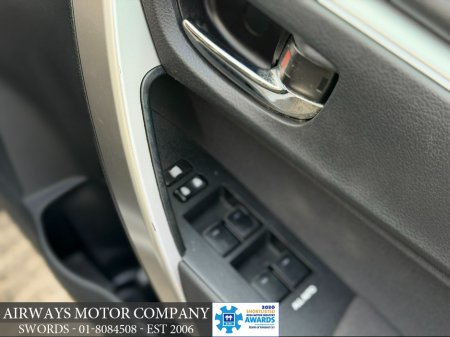 2016 Toyota Corolla - thumbnail 12