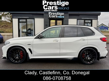 2022 BMW X5 XDRIVE 45E M SPORT AUTO,M PERFORMANCE BODY KIT,ALPINE WHITE,PLUS PACK,TECH PACK,HEAD UP DISPLAY,HEATED LEATHER,APPLE CAR PLAY,ADJUSTABLE SUSPENSION,CAMERAS,FACTORY UP GRADED BRAKES,FBMWSH,HIGH SPEC €64,950 thumbnail