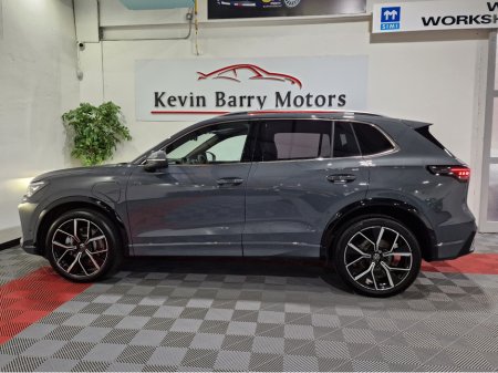 2025 Volkswagen Tiguan 1.5TSi PHEV R-LINE AUTOMATIC **ONE OWNER / NEW MODEL / APPLE CARPLAY / ADAPTIVE CRUISE CONTROL / BLIND SPOT ASSIST / HEATED & MASSAGE FRONT SEATS / HEATED STEERING WHEEL / WIRELESS PHONE CHARGING** €50,900 thumbnail