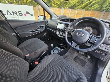 2018 Toyota Vitz - thumbnail 17