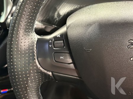 2020 Peugeot 2008 - thumbnail 18