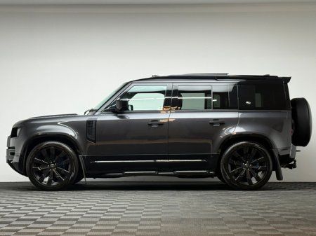 2022 Land Rover Defender - view 4