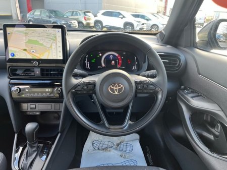 2025 Toyota Yaris Cross LUNA SPORT BI-TONE €34,750 thumbnail