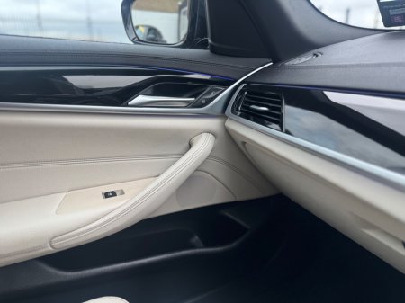 2022 BMW 5 Series - thumbnail 18