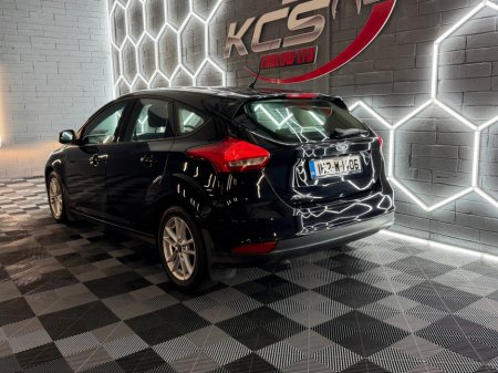 2016 Ford Focus - thumbnail 8