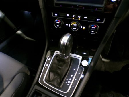 2015 Volkswagen Golf *ONLY 45,000*AUTO*VW GOLF 1.4 TSI HIGH-LINE*COLOUR CAMERA WITH ADAPTIVE CRUISE*UP-GRADED VW ALLOYS*XL MEDIA*HIGH-LINE BODY STYLING*FLAT-BOTTOM SPORT STEERING WHEEL WITH PADDLE SHIFT*RADAR ASSIST**ANTI €14,900 thumbnail