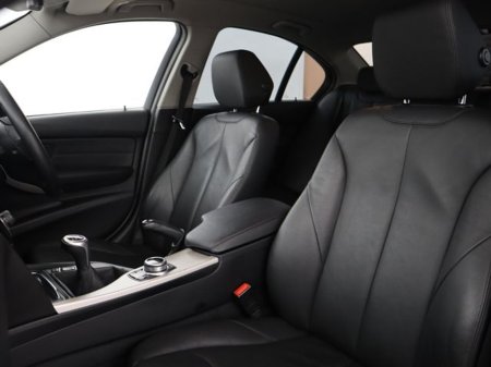 2017 BMW 3 Series - thumbnail 18