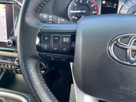 2025 Toyota Hilux 2.8 SR5 MANUAL..Roller shutter..No VAT €54,950 thumbnail