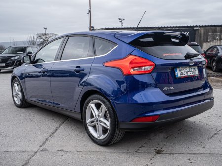 2016 Ford Focus - thumbnail 16