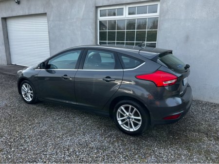 2016 Ford Focus - thumbnail 11