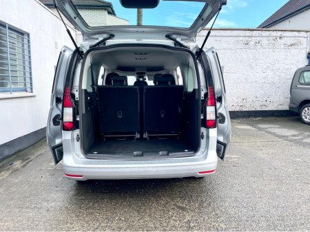 2023 Volkswagen Caddy Maxi Life LIFE 2.0TDI 122BHP A7F 5DR DSG AUTO 7 SEAT €36,950 thumbnail