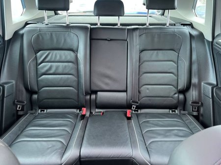 2020 Volkswagen Tiguan R-LINE 2.0 TDI // OPENING PAN ROOF // 19" R-LINE ALLOYS // HEATED R-LINE LEATHER SEATS // 360 PARKING SENSORS €28,900 thumbnail