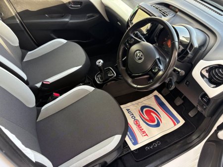 2017 Toyota Aygo 1.0 IX-Pression 42Miles €8,995 thumbnail