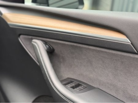 2023 Tesla Model Y MODEL Y LONG RANGE AWD €32,950 thumbnail