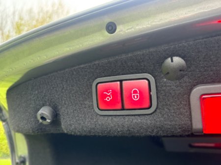 2016 Mercedes-Benz C Class - thumbnail 16