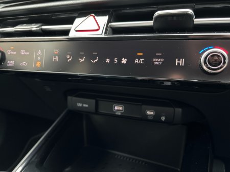 2025 Kia Niro HEV SEM €36,895 thumbnail