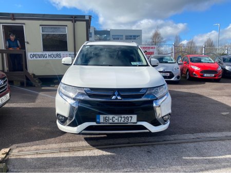 2016 Mitsubishi Outlander - thumbnail 2