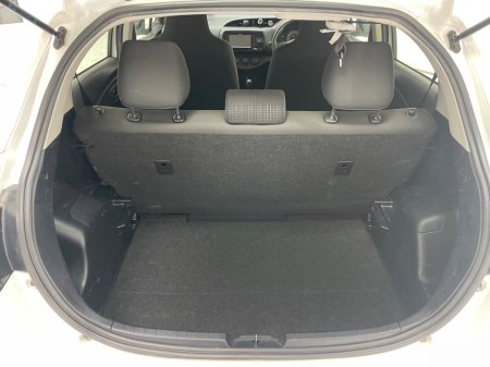 2018 Toyota Yaris - thumbnail 14