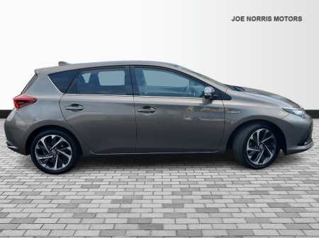 2017 Toyota Auris Hybrid Sol Automatic €14,995