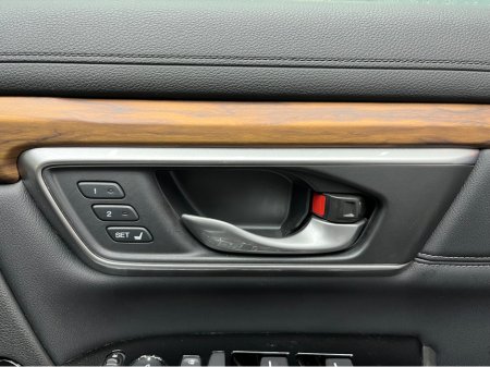 2018 Honda CR-V €24950! 2018 HONDA CR-V HEV EX HYBRID MASTERPIECE 2.0 AUTOMATIC / CRUISE CONTROL / REVERSE CAMERA / ELECTRIC MEMORY & HEATED SEATS / PANORAMIC SUNROOF €24,950 thumbnail