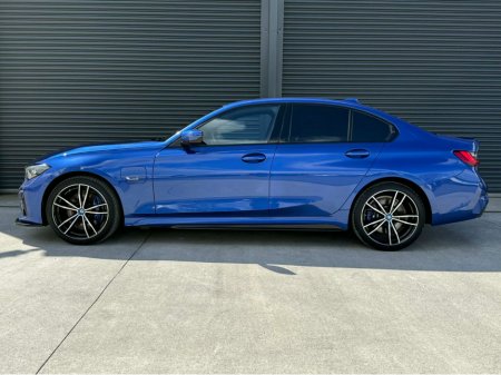 2022 BMW 3 Series - view 4