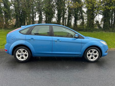 2011 Ford Focus - view 4